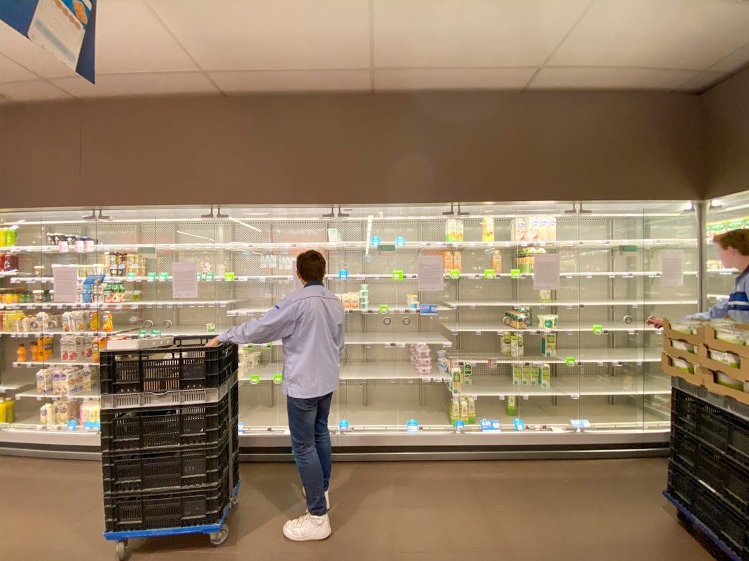 Photo Empty shelves